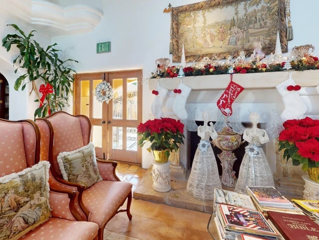 Villa Mirage of Carmel — interior